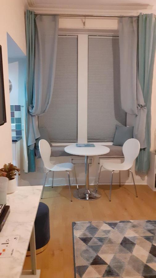 Bees Townhouse- Cupar Apartment Bagian luar foto