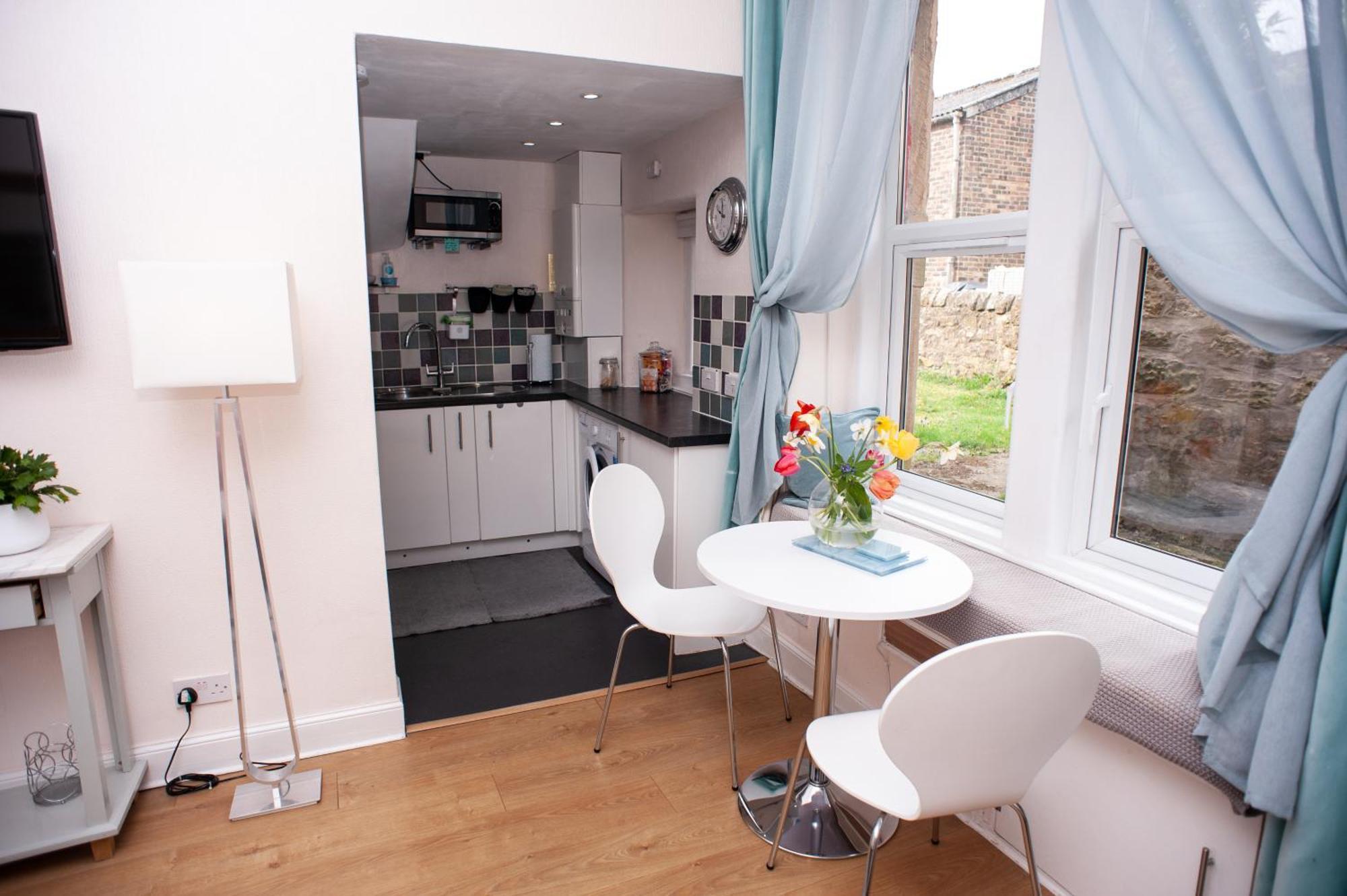 Bees Townhouse- Cupar Apartment Bagian luar foto